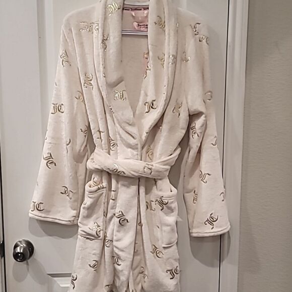 Juicy Couture JC Gold Embossed Logo Plush Robe - Picture 4 of 7